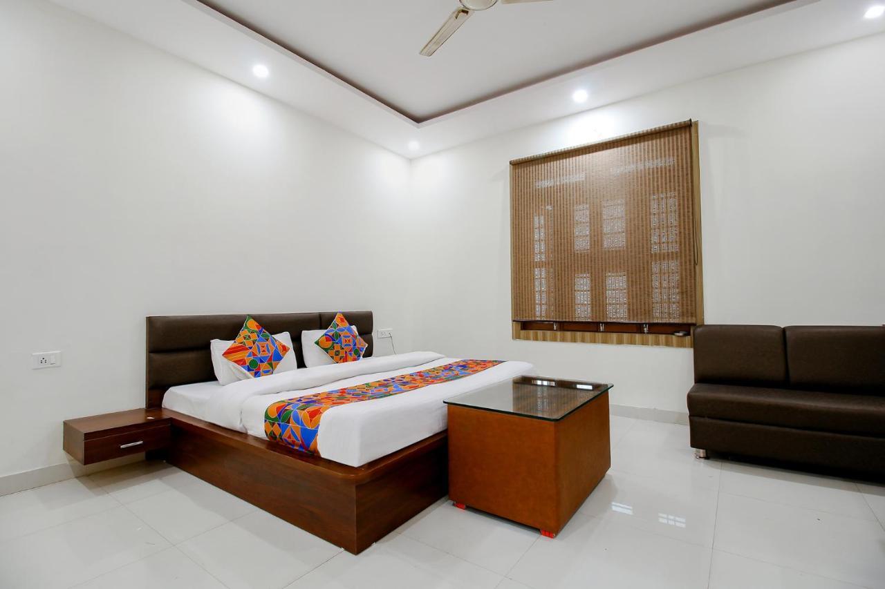 Fabexpress Yuvan Gouharganj Exterior photo