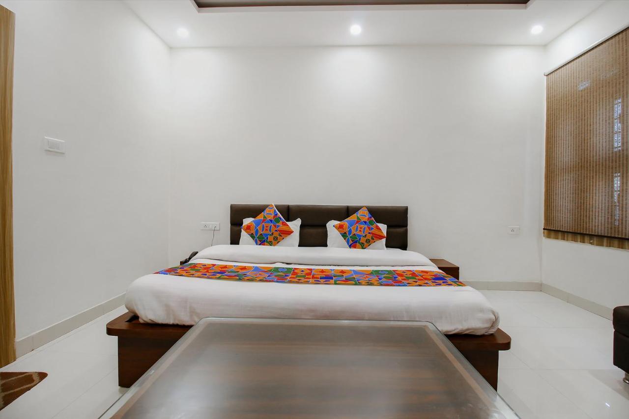 Fabexpress Yuvan Gouharganj Exterior photo